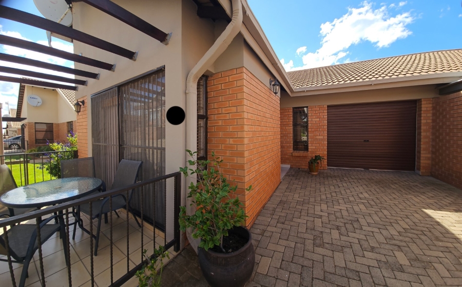 1 Bedroom Property for Sale in Langenhovenpark Free State